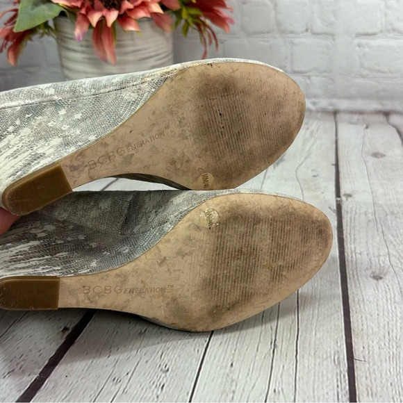 BCBGeneration wedge peep toe heels size 10 metallic snakeskin - Picture 5 of 9